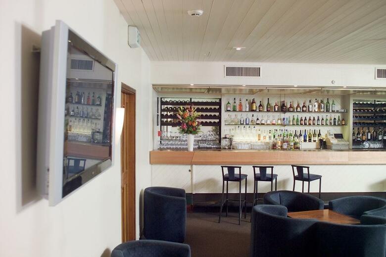 Bay Plaza Hotel