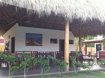 Machele' S Place Beachside Hotel & Pool