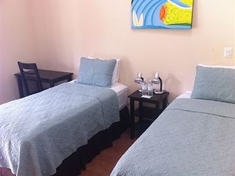 Machele' S Place Beachside Hotel & Pool