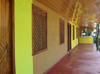 Cabinas El Icaco Tortuguero - Hostel