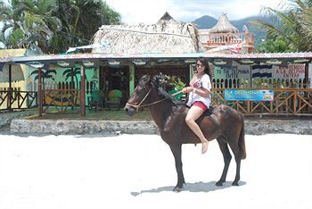 La Delphina Bed And Breakfast Bar And Grill Hotel