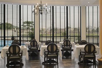 Hotel Le Meridien Ogeyi Place