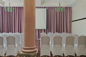 Hotel Le Meridien Ogeyi Place
