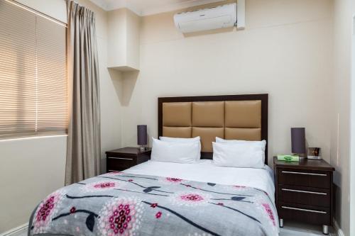 Island Club Hotel & Apartments