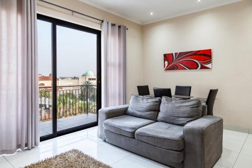 Island Club Hotel & Apartments