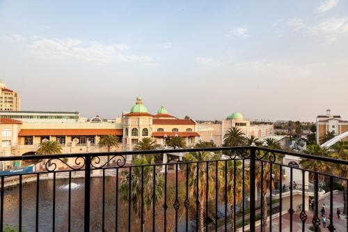 Island Club Hotel & Apartments