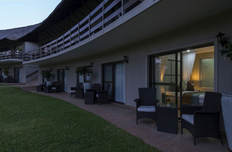 Hotel A'zambezi River Lodge