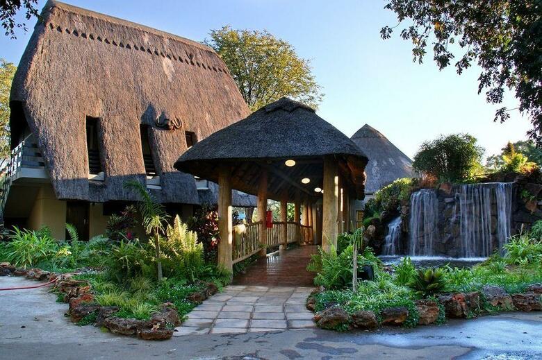 Hotel A'zambezi River Lodge