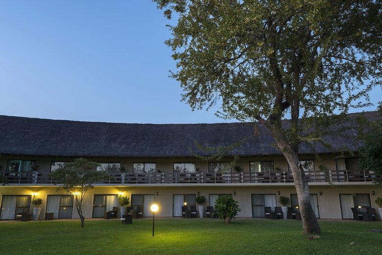 Hotel A'zambezi River Lodge