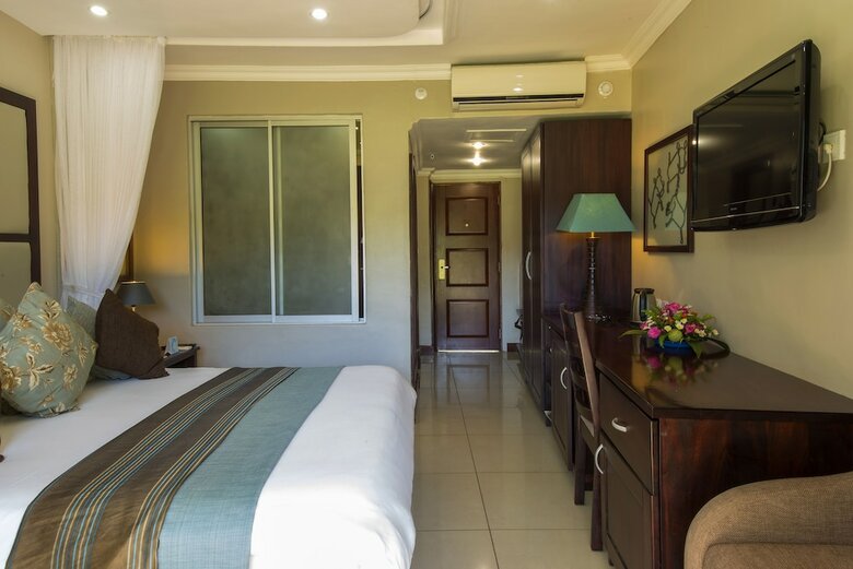 Hotel A'zambezi River Lodge