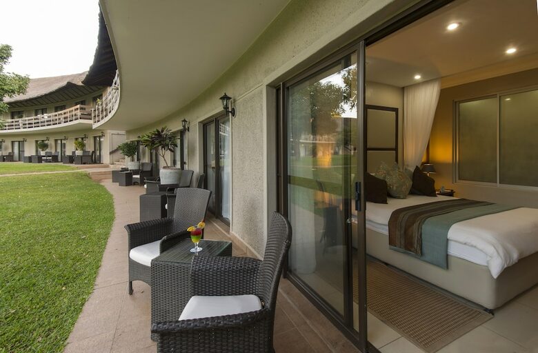 Hotel A'zambezi River Lodge