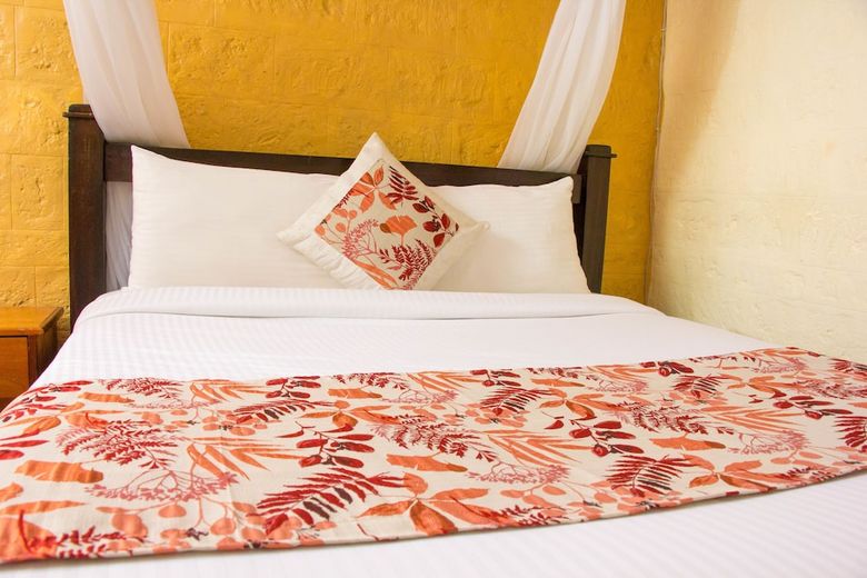 Hotel Karen Inn And Suites