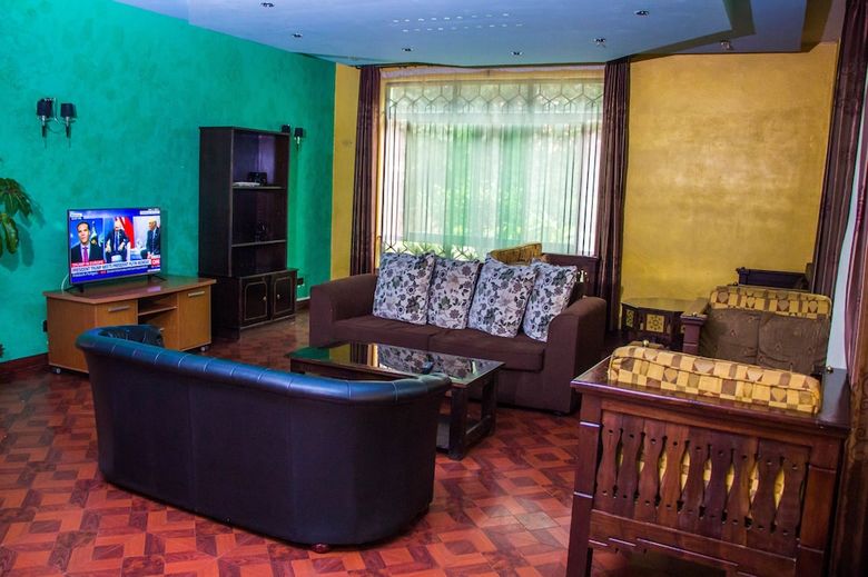 Hotel Karen Inn And Suites