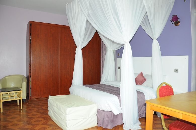 Hotel Karen Inn And Suites