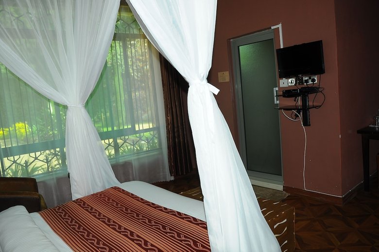 Hotel Karen Inn And Suites