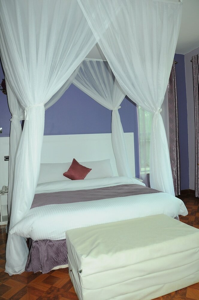 Hotel Karen Inn And Suites
