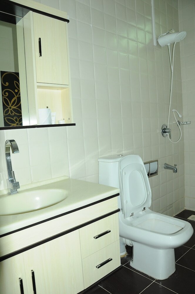 Hotel Karen Inn And Suites