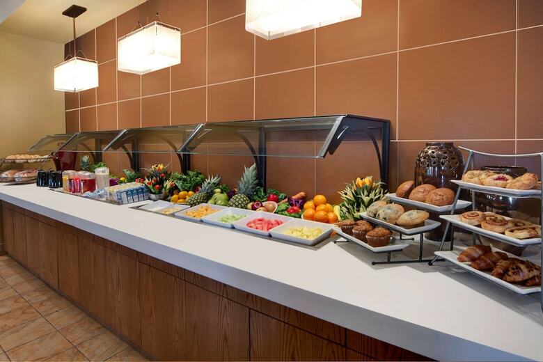Best Western Plus Winnipeg Airport Hotel