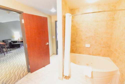 Hotel Canad Inns Destination Centre Garden City