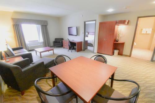 Hotel Canad Inns Destination Centre Garden City