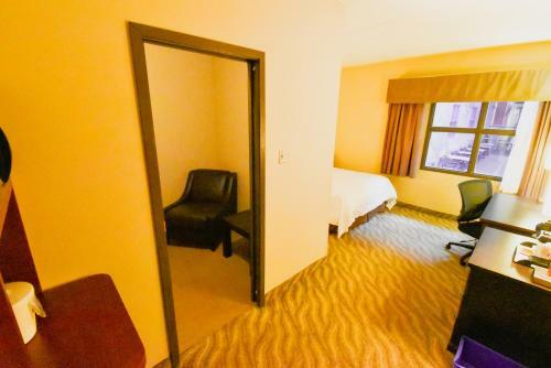 Hotel Canad Inns Destination Centre Garden City