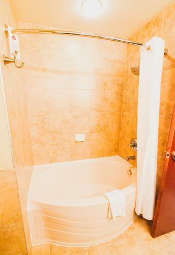 Hotel Canad Inns Destination Centre Garden City