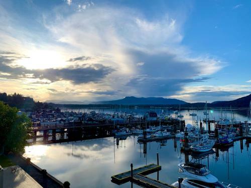 Hotel Oceanfront Suites At Cowichan Bay