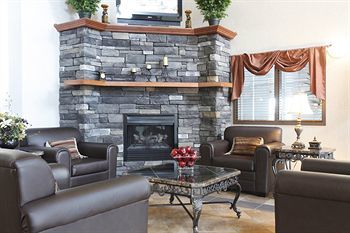 Pomeroy Inn & Suites Hotel