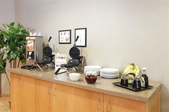 Pomeroy Inn & Suites Hotel