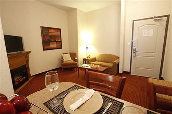 Pomeroy Inn & Suites Hotel