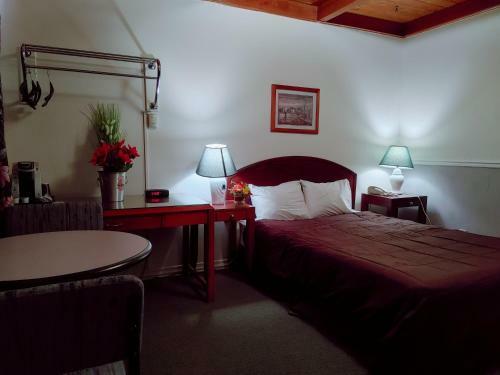 Motel Kootenay Country Inn