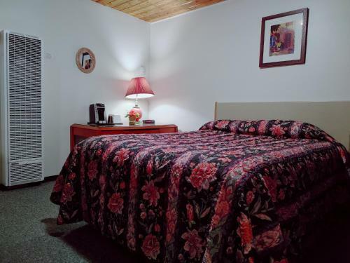 Motel Kootenay Country Inn