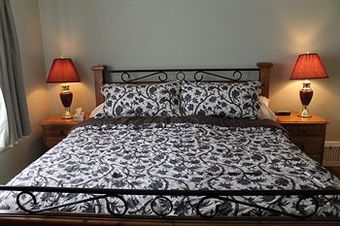 James Bay Inn Hotel & Suites
