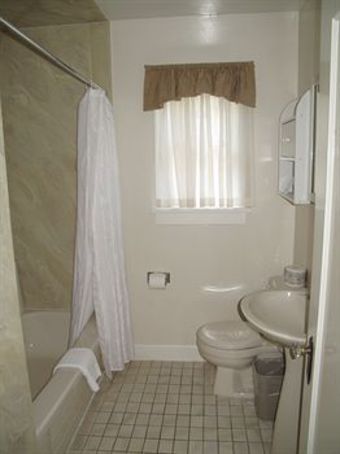 James Bay Inn Hotel & Suites
