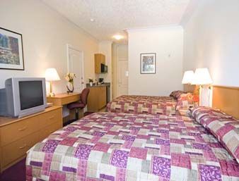 Howard Johnson Hotel And Suites, Victoria Elk Lake