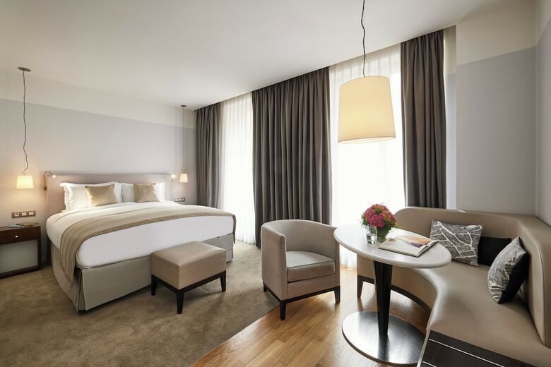 Hotel Sofitel Arc De Triomphe