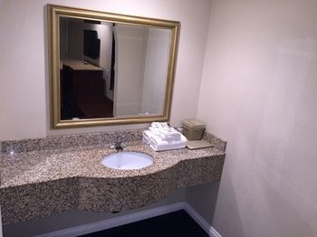 Motel Walnut Inn & Suites