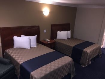 Motel Walnut Inn & Suites