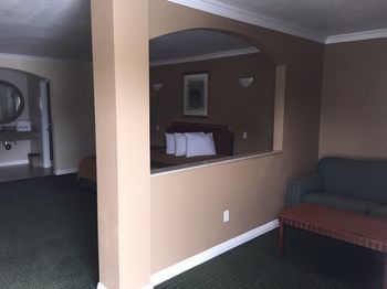 Motel Walnut Inn & Suites