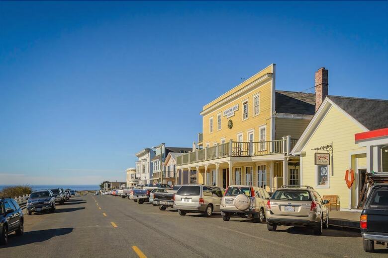 The Mendocino Hotel And Garden Suites