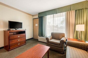 Hotel Quality Inn & Suites