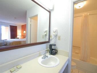 Super 8 Motel - Defuniak Springs