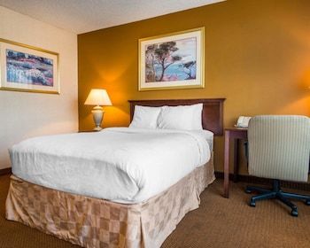 Hotel Clarion Inn And Conference Center