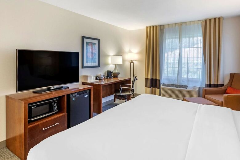 Hotel Comfort Inn & Suites