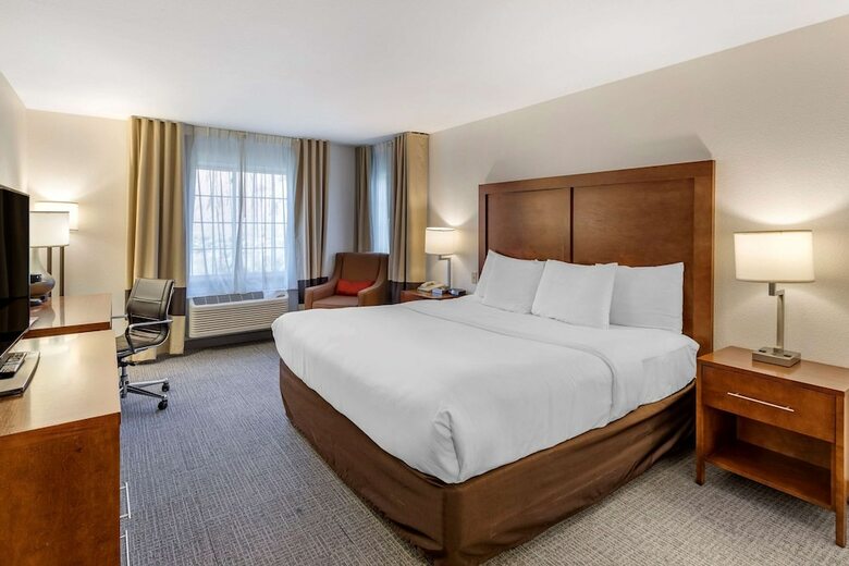 Hotel Comfort Inn & Suites
