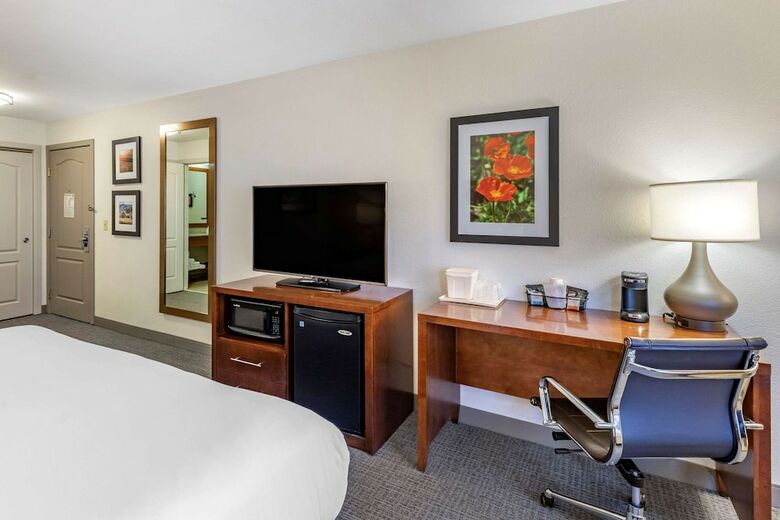 Hotel Comfort Inn & Suites