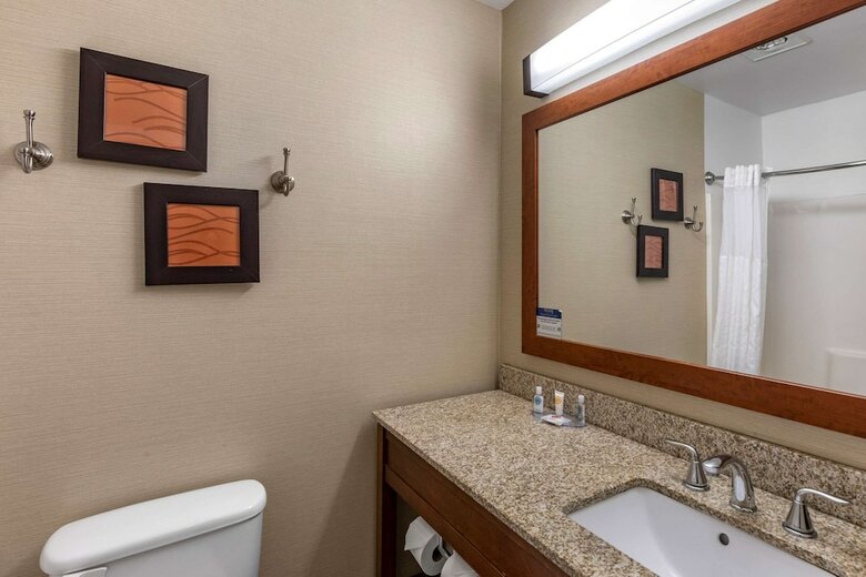 Hotel Comfort Inn & Suites