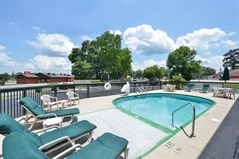 Hotel Americas Best Value Inn Hinesville