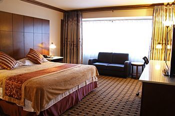 La Crystal Hotel
