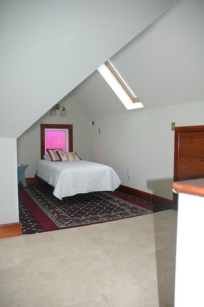 Nauvoo Grand Bed & Breakfast